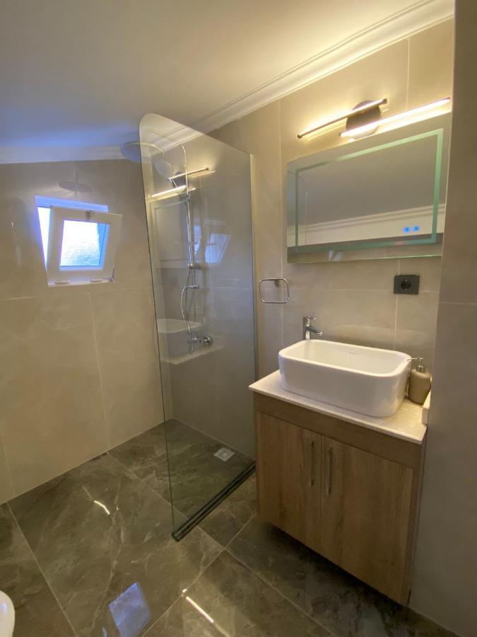 Shared Pool Flat Located 3 Min To Beach In Kalkan Apartment Exterior photo